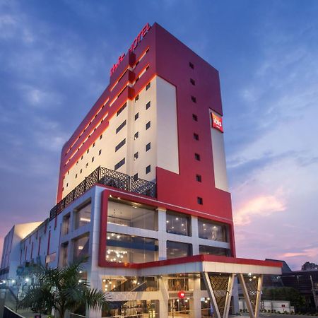 Ibis Pontianak City Center Eksteriør bilde